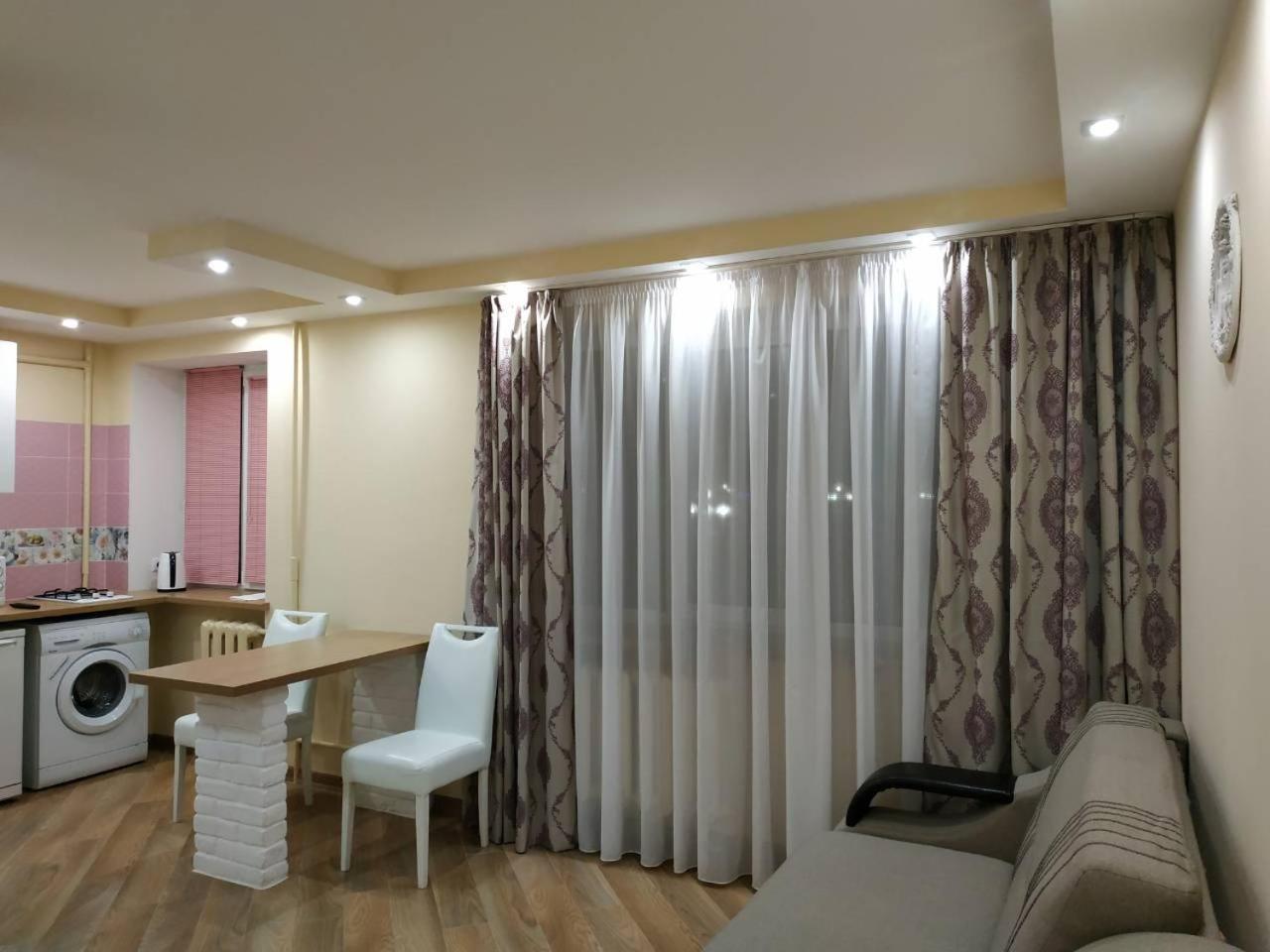 Apartments In The Center Maidan 리우네 외부 사진