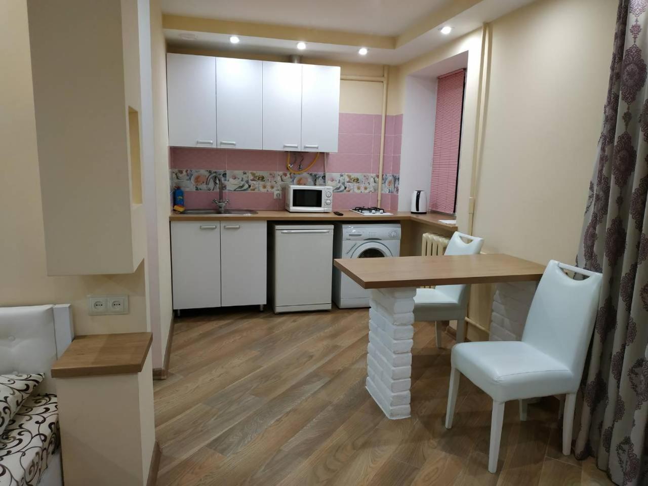 Apartments In The Center Maidan 리우네 외부 사진