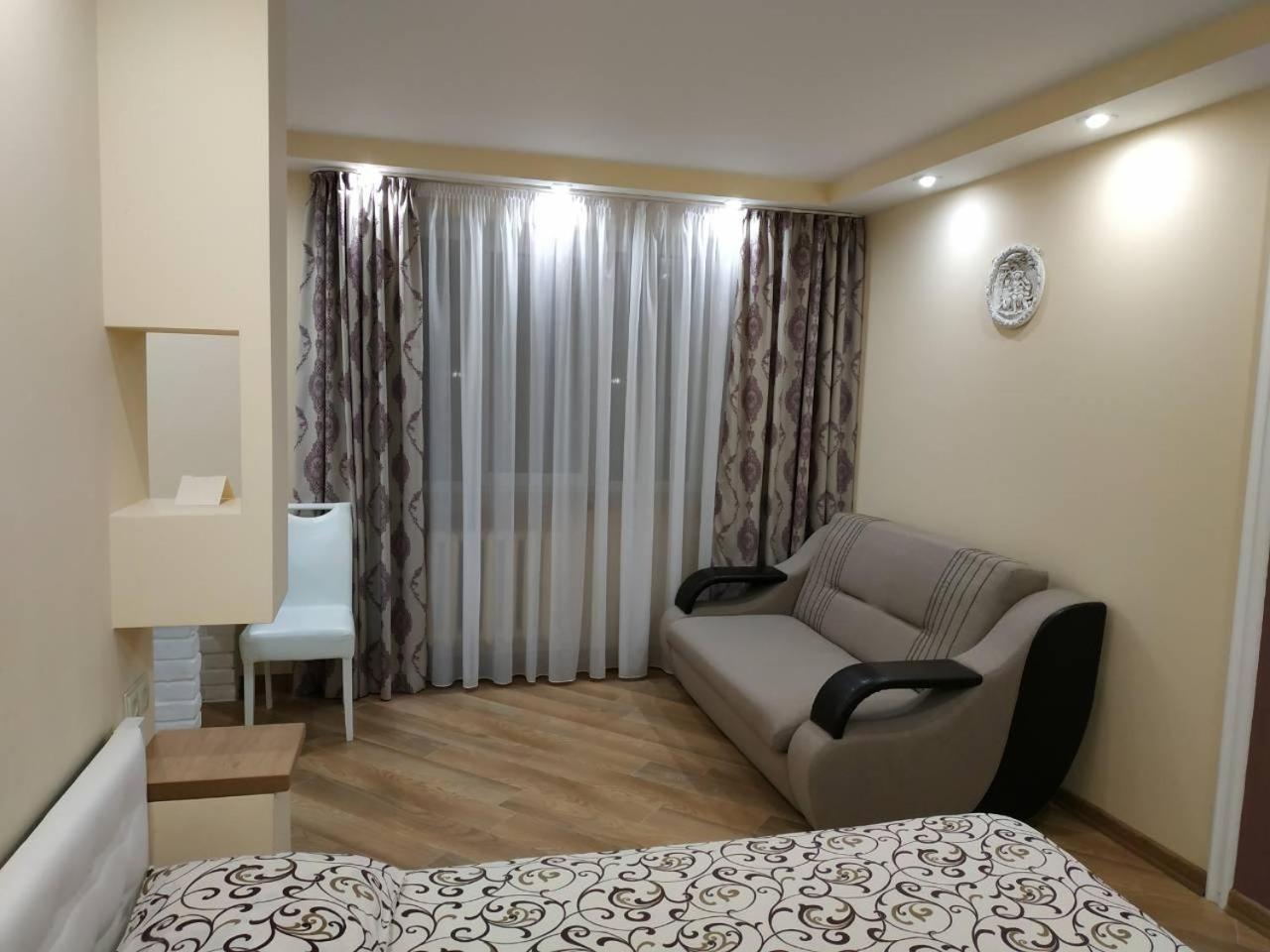 Apartments In The Center Maidan 리우네 외부 사진